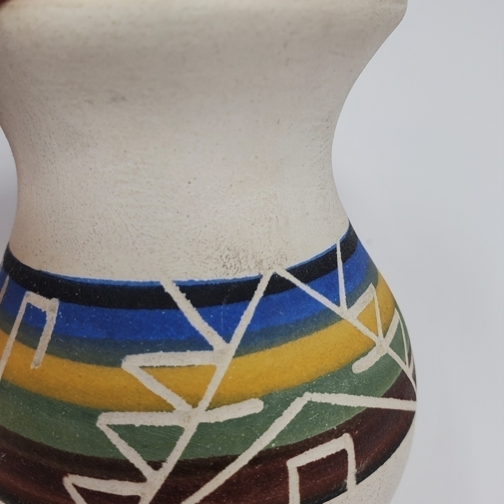 VINTAGE SIOUX POTTERY AND CRAFTS SMALL VASE SIGNED NATIVE SOUTHWEST COLLECTIBLE - Picture 12 of 12